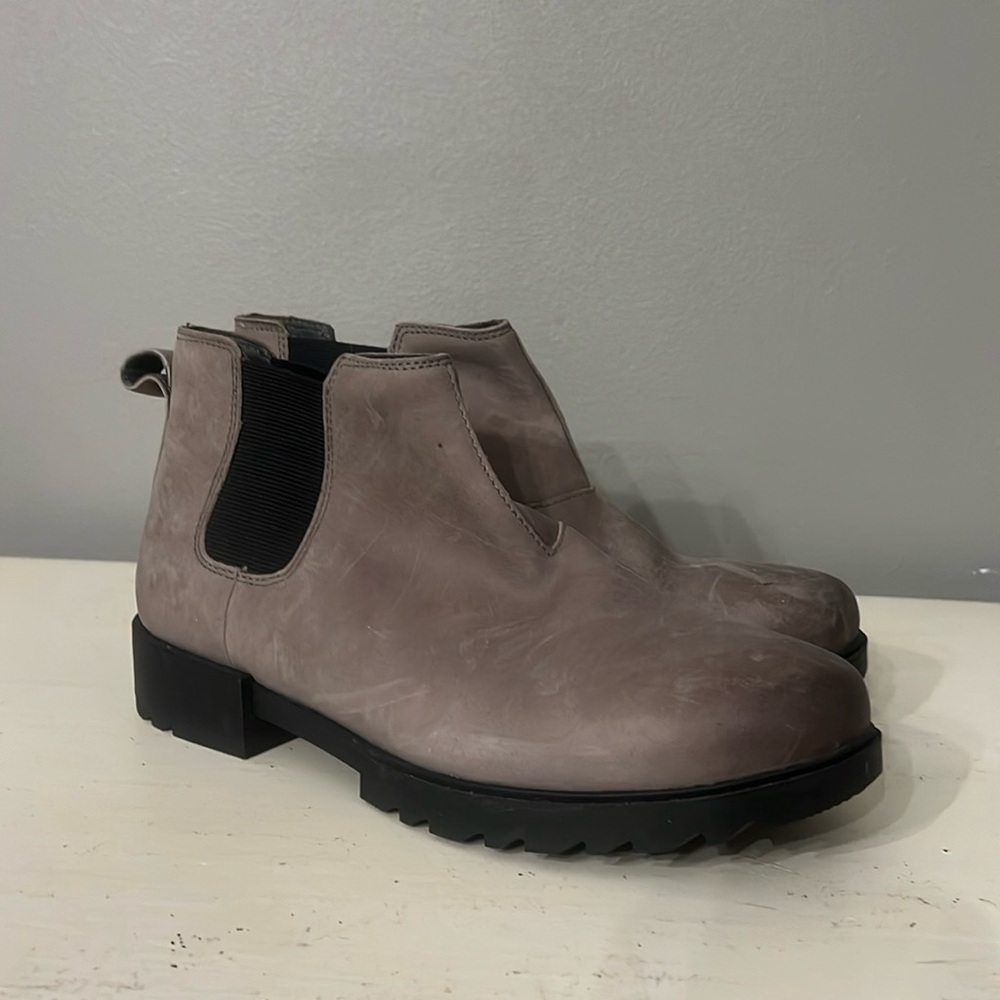 ANY 5 ITEMS $100 Sorel waterproof booties 9.5 ANY 5 ITEMS $100